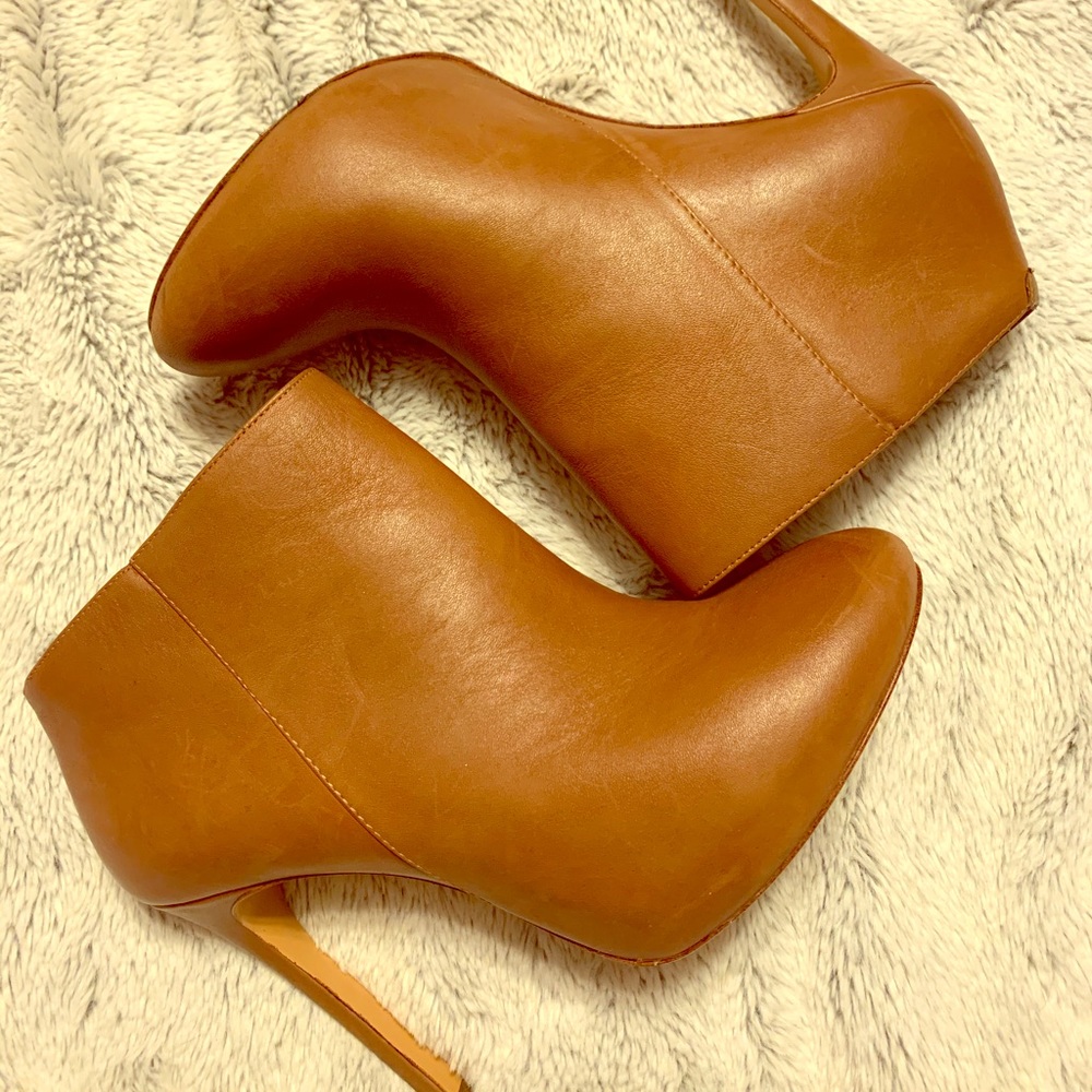 Pour La Victoire tan booties size 7.5